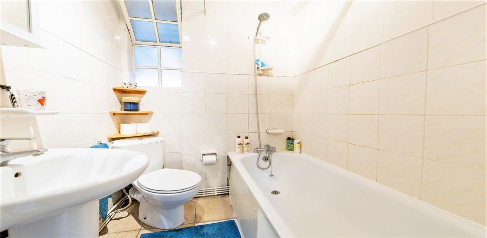 			HEATING and HOT WATER INCLUDED, 1 Bedroom, 1 bath, 1 reception Apartment			 Mortimer Crescent , MAIDA VALE/ST JOHNS WOOD